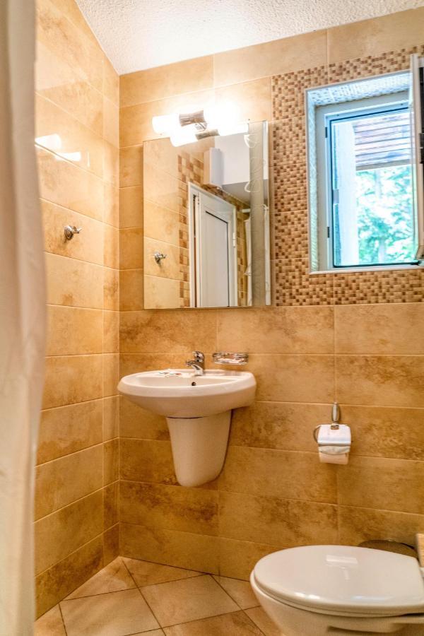 Крушун - Единствена На Метри От Водопадите, Krushun - The Only Stay Just Meters From The Waterfalls กรูชูนา ภายนอก รูปภาพ