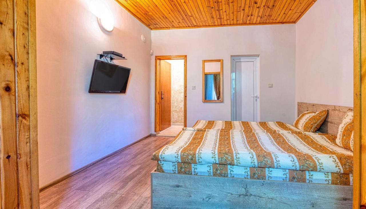 Крушун - Единствена На Метри От Водопадите, Krushun - The Only Stay Just Meters From The Waterfalls กรูชูนา ภายนอก รูปภาพ