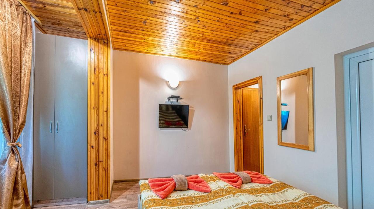 Крушун - Единствена На Метри От Водопадите, Krushun - The Only Stay Just Meters From The Waterfalls กรูชูนา ภายนอก รูปภาพ